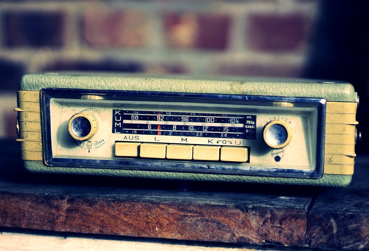 Stari auto radio aparat